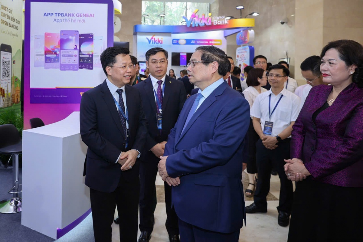 9.Đại diện TPBank trình bày trước Lãnh đạo Chính phủ